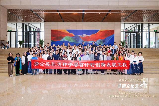 科技界与文化界专家共聚“国际会客厅”推动非遗从活态传承到创新转化(图1)