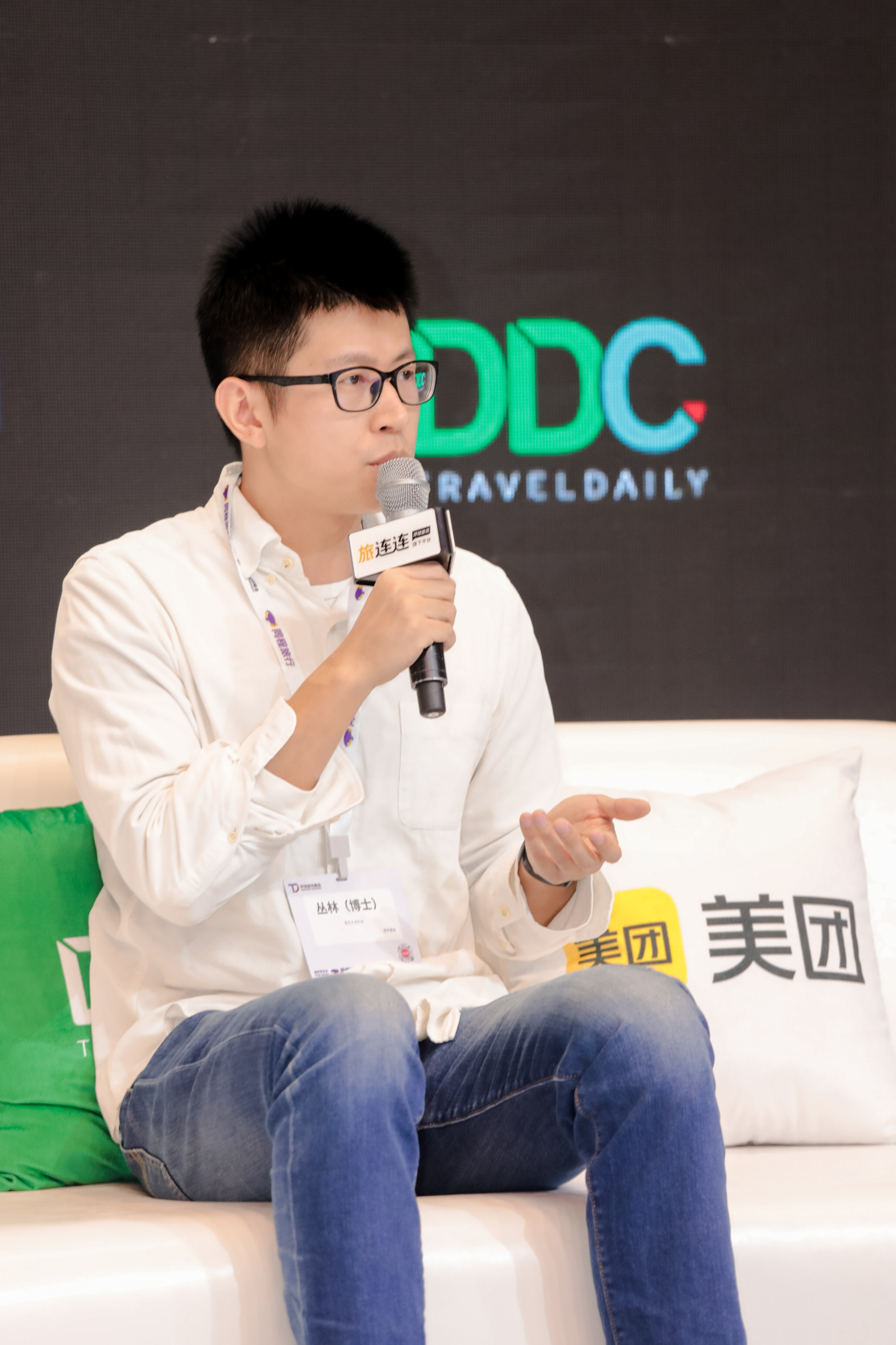 AI驱动刺绣革新：全球首台自主刺绣机器人亮相赋能非遗数智传承(图1)