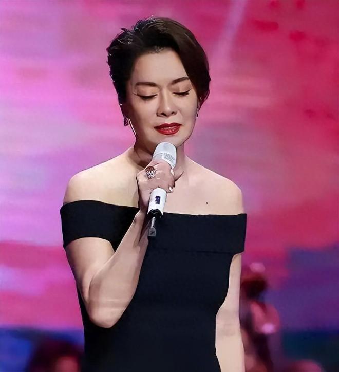 放弃争夺数亿遗产带着女儿远走美国如今才知道她有多明智(图1)