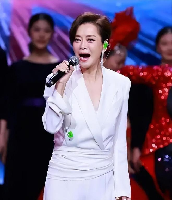 放弃争夺数亿遗产带着女儿远走美国如今才知道她有多明智(图24)