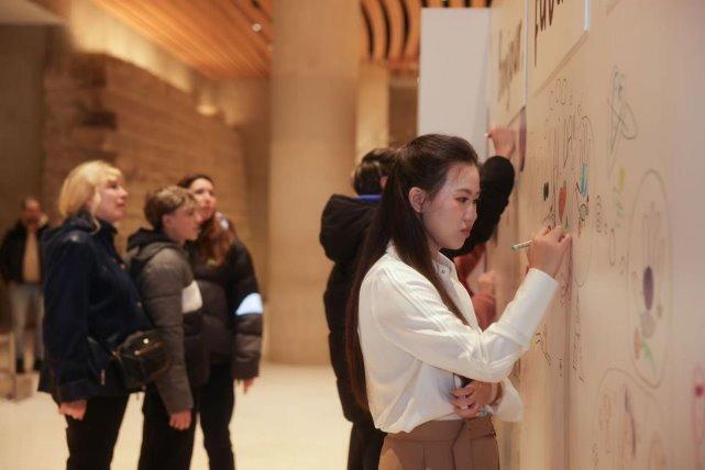 第七届“Dream the World”国际儿童画展巴黎卢浮宫卡鲁塞尔举办(图3)