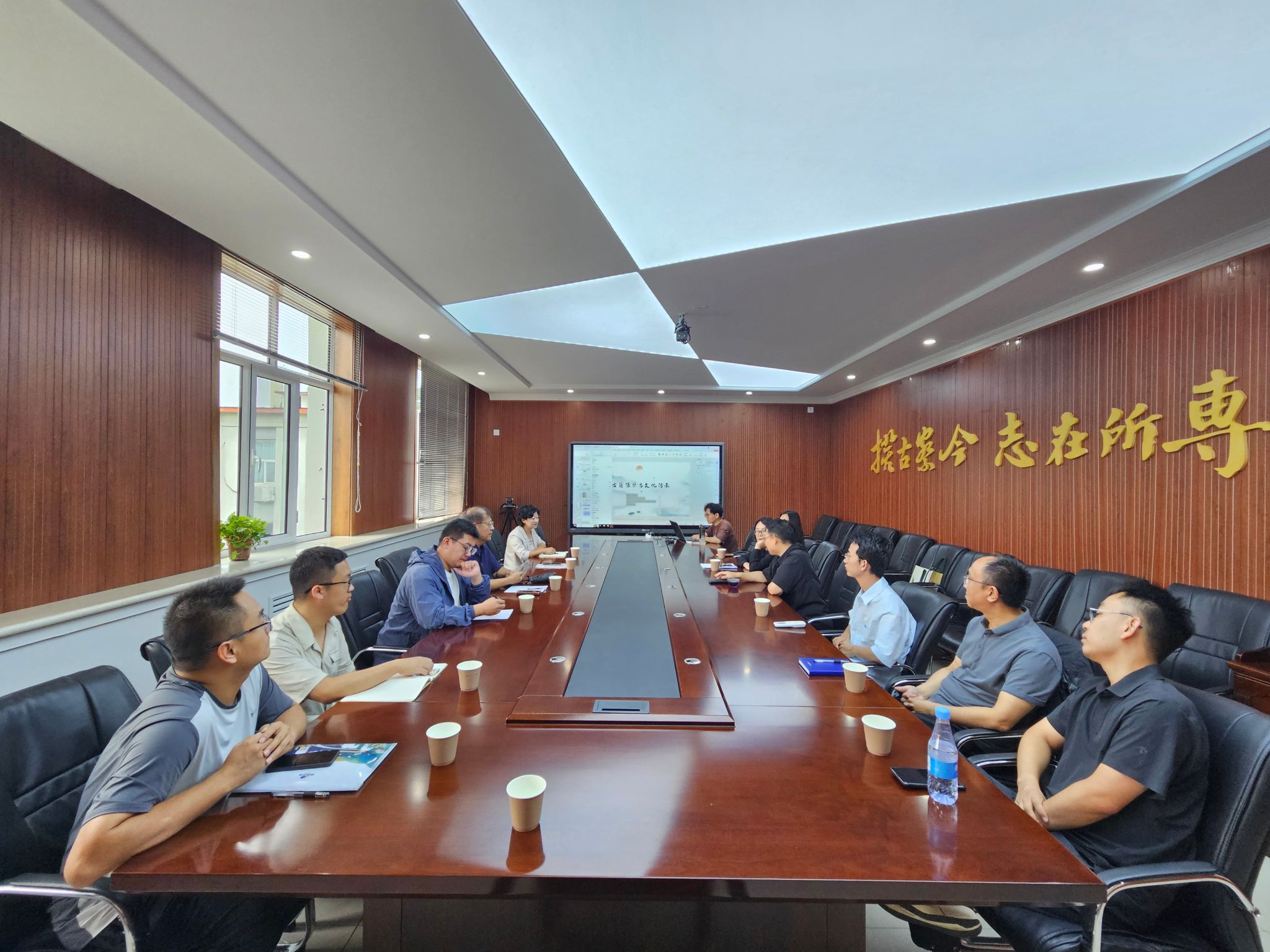 AI时代大学生开始“一人创业”(图1)